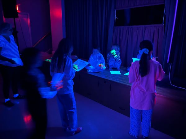 Glow-night-Peeper-Puppets-3