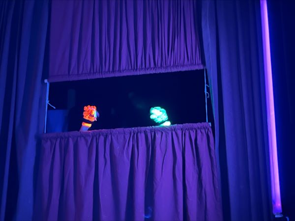 Glow-night-Peeper-Puppets-4
